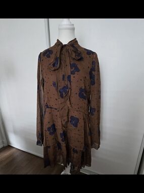 See By CHLOE Brown Floral Tie-Neck Long Sleeve Dress